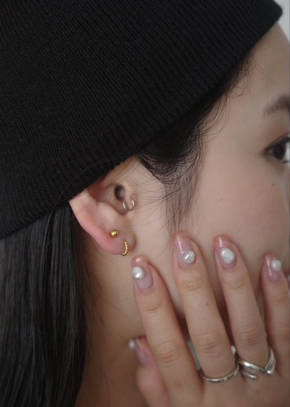dot hoop pierce