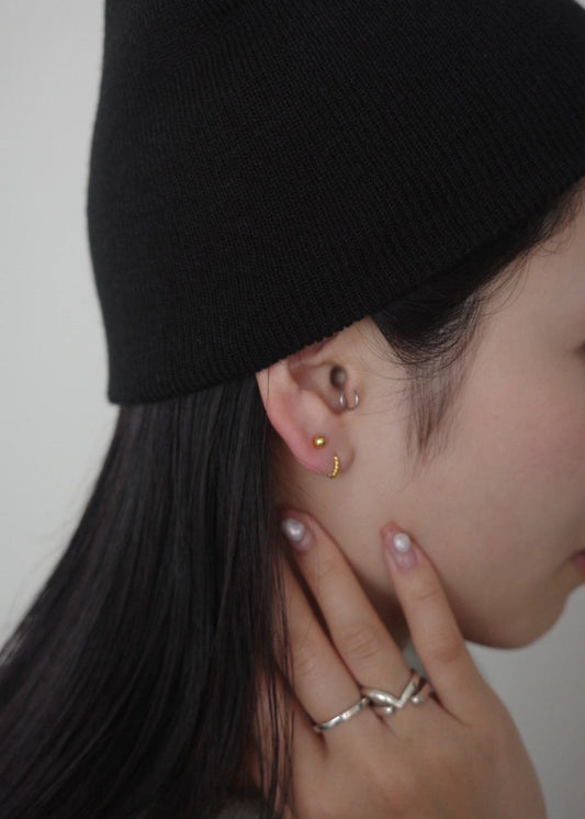 dot hoop pierce