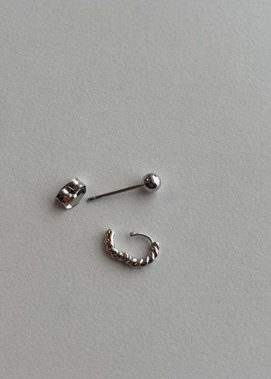 dot hoop pierce