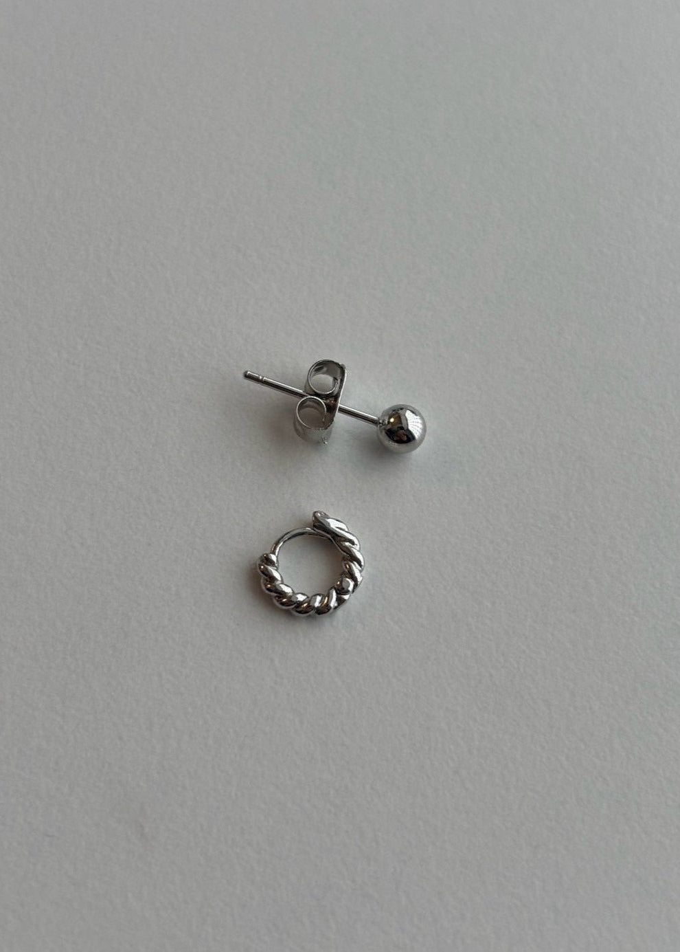 dot hoop pierce