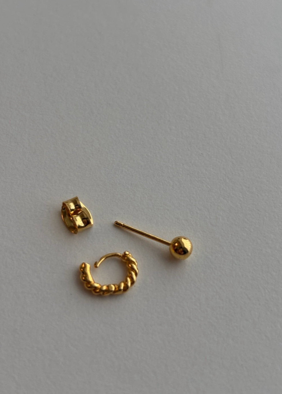 dot hoop pierce